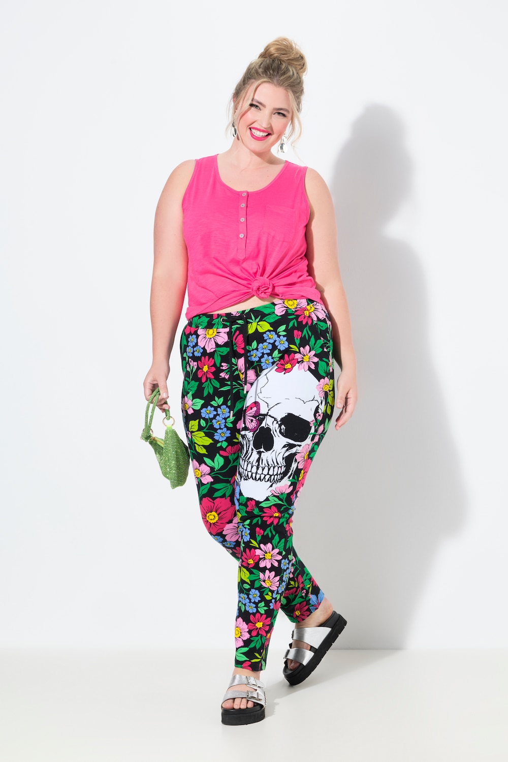 Joggingbroek, rechte pijp, bloemen/doodshoofd