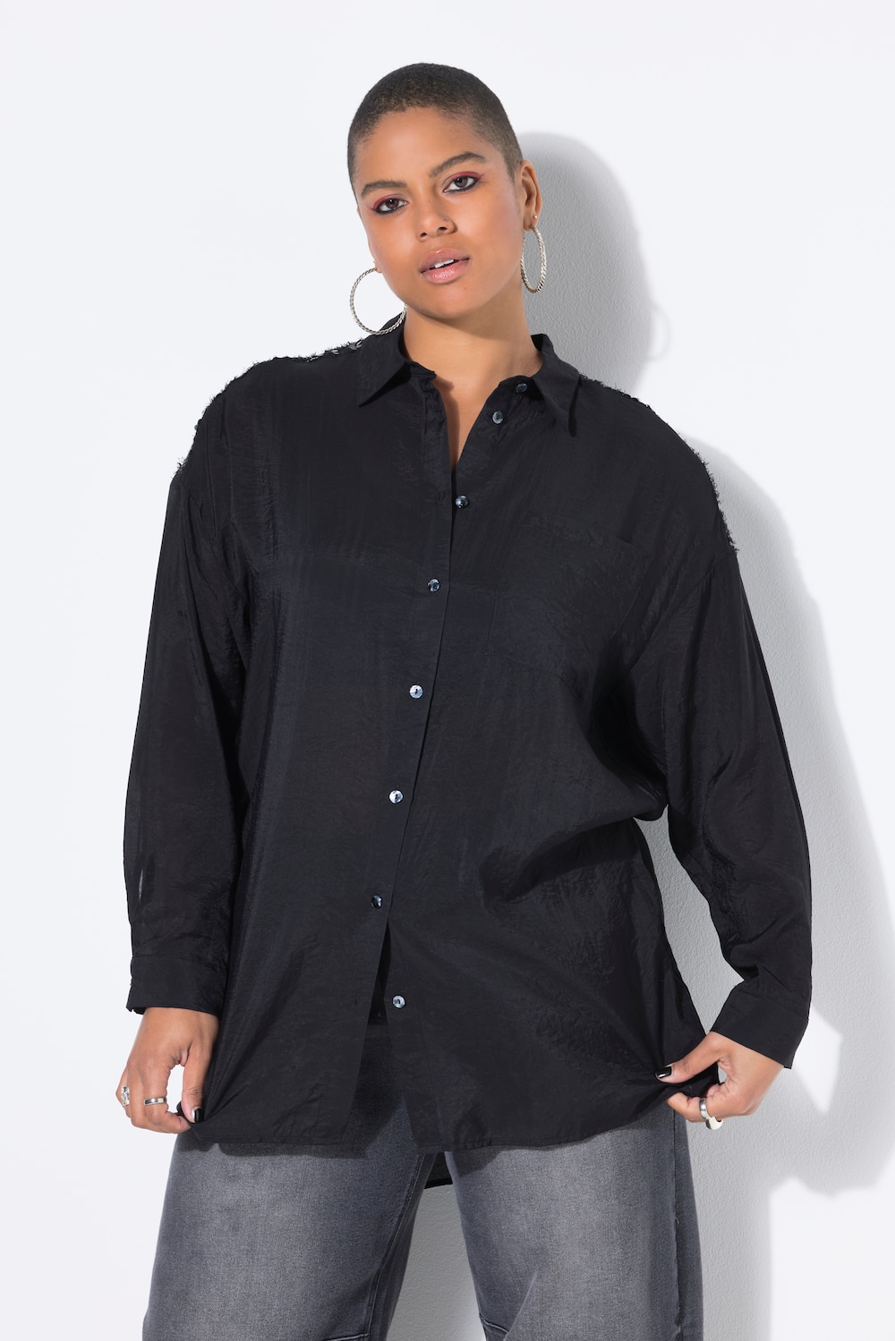 Bluse, oversized, pailletter og frynser på skuldrene