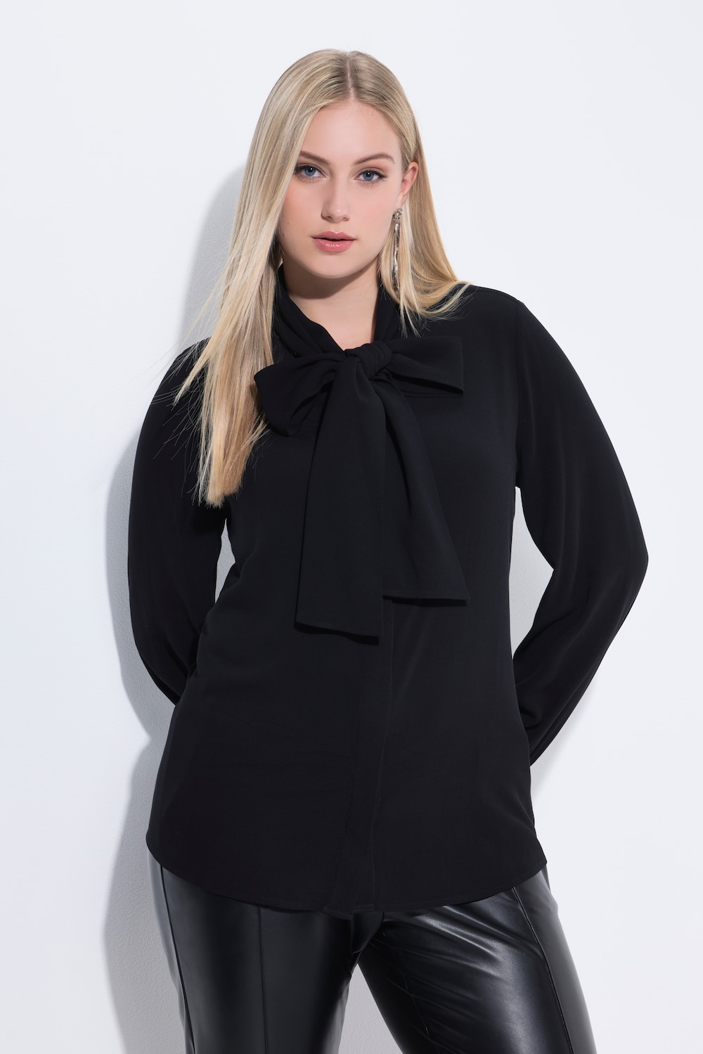 Blouse, aangeknipte sjaal, lange mouwen