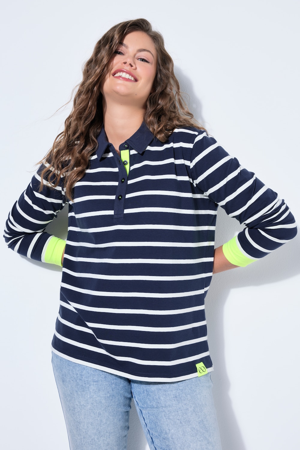 Stribet t-shirt med polokrave