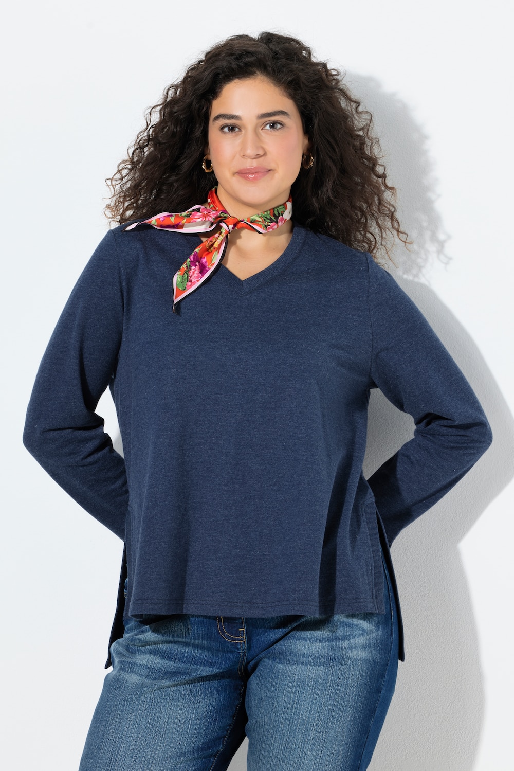 Sweatshirt, lange Seitenschlitze, V-Ausschnitt, Langarm
