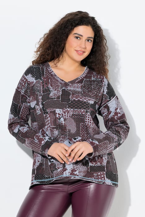 Felpa con stampa effetto patchwork, scollo a V e maniche lunghe