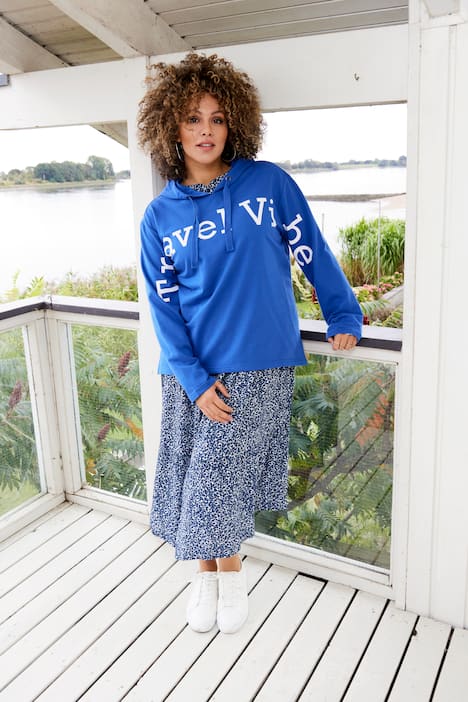 Vestido midi, forma en A, cuello redondo, manga larga, crespón