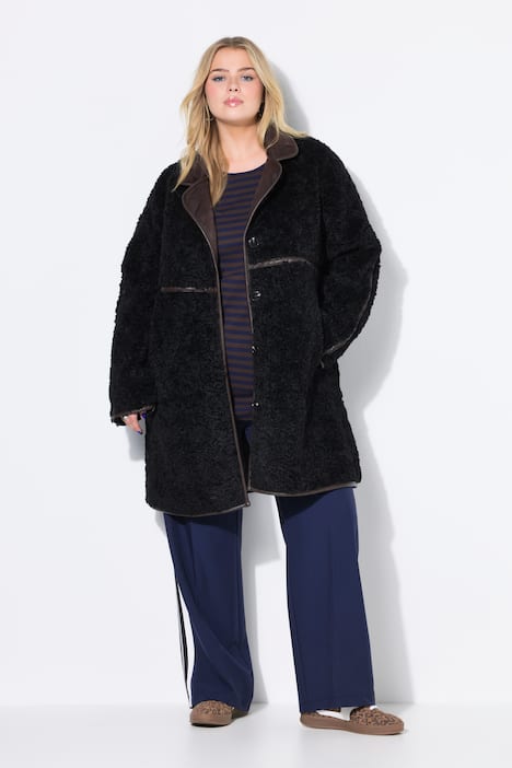 Manteau évasé en fausse fourrure, coutures fantaisie