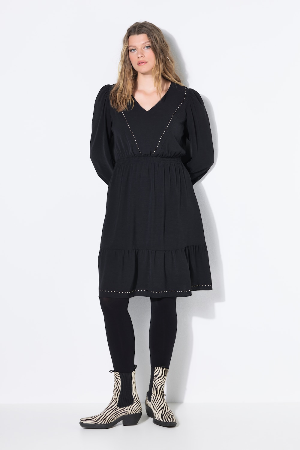 Kleid, A-Line, V-Ausschnitt mit Ziernieten