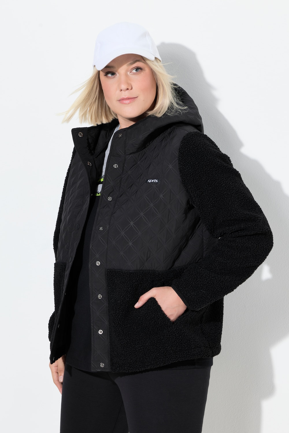 Fleece jas, stiksels, capuchon, drukknopen