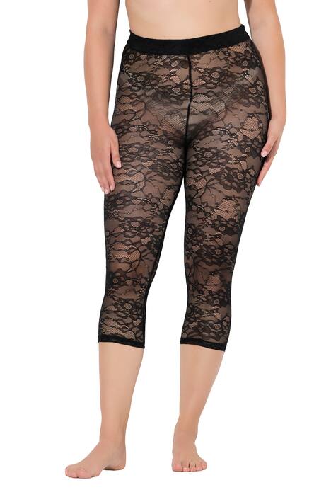 Přiléhavé capri, krajka, ochrana stehen