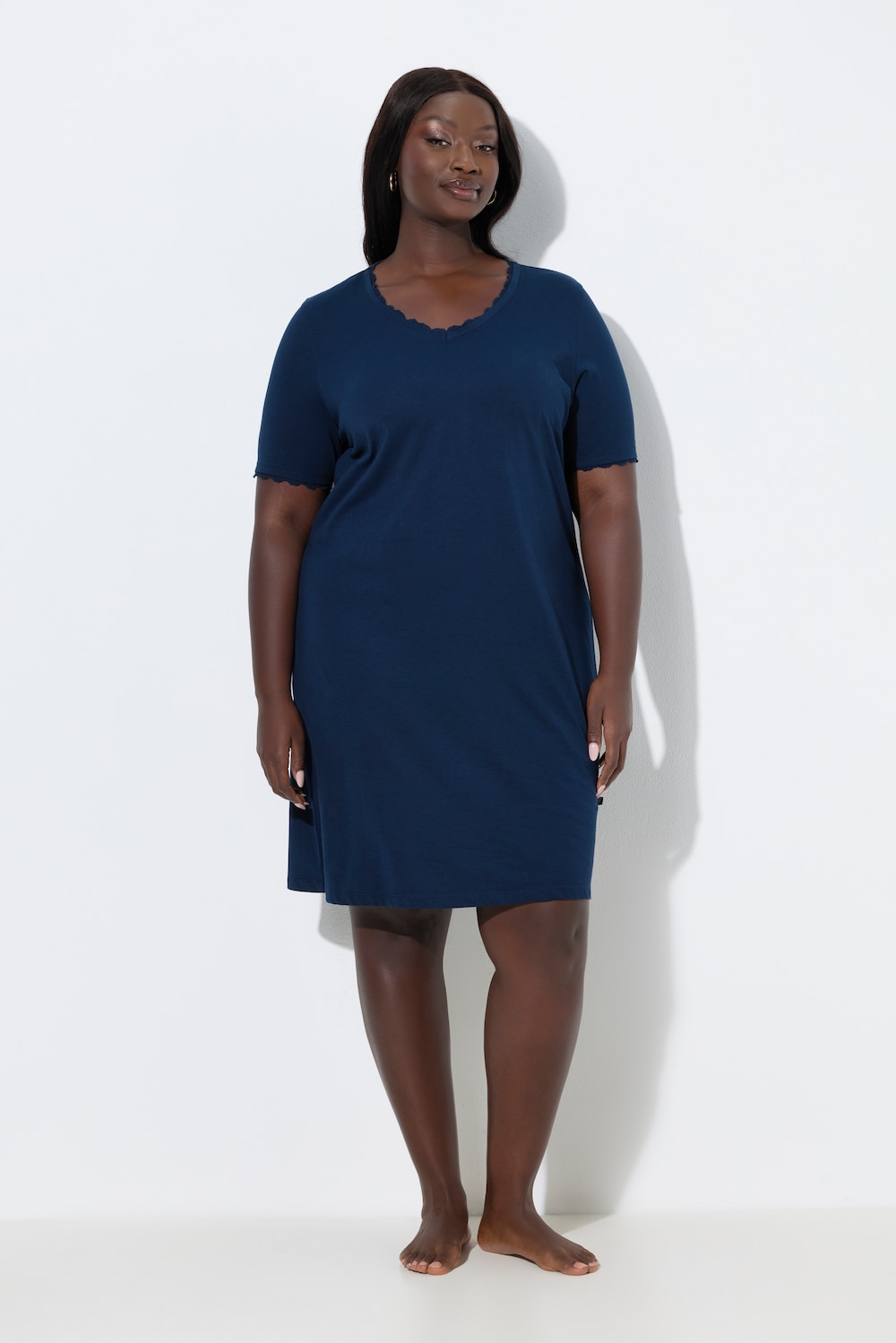 Bigshirt, sierband van kant, V-hals, korte mouwen