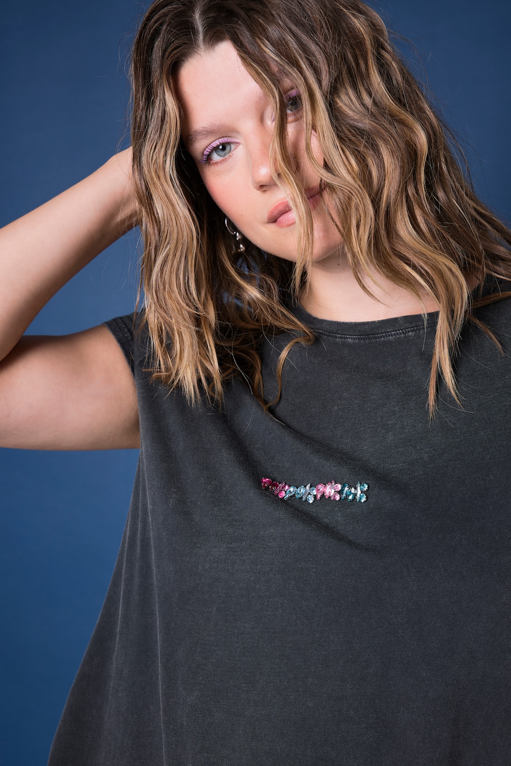 T-Shirt, Slim Shape, farbige Ziersteinchen