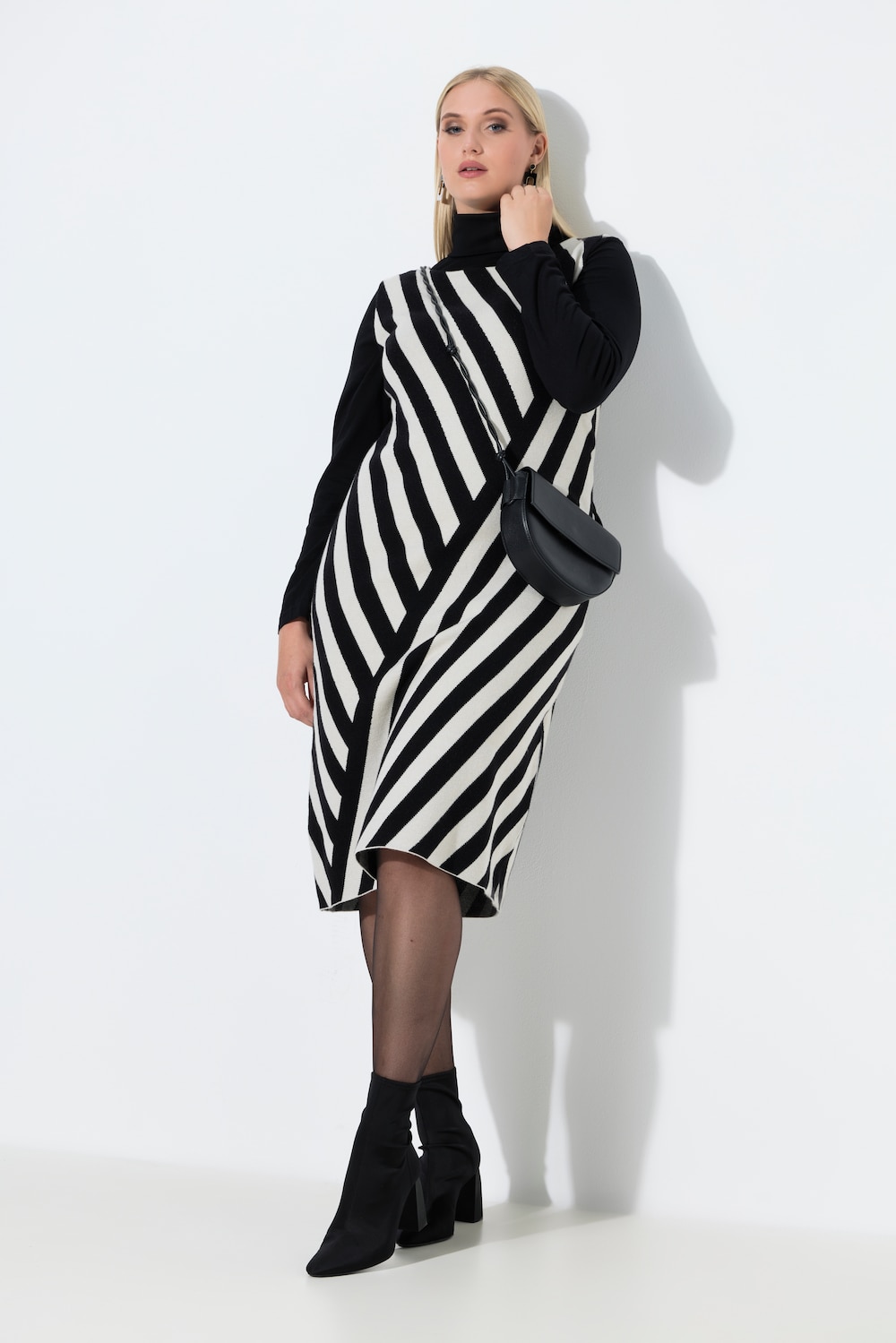 Strikkjole, striber, A-form, bådudskæring, ærmeløs