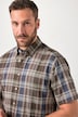 Chemise à carreaux JP 1880 en lin mélangé, manches courtes et col à pointes boutonnée, coupe Modern Fit - jusqu'au 8 XL