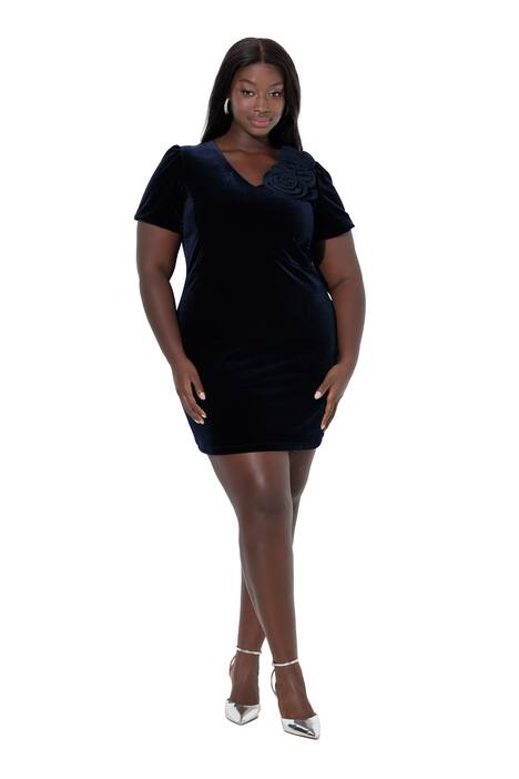 Sametové šaty, 3D růže