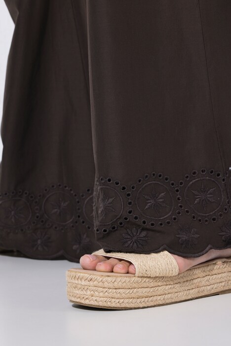 Wijde broek van biologisch katoen met opengewerkte borduursels