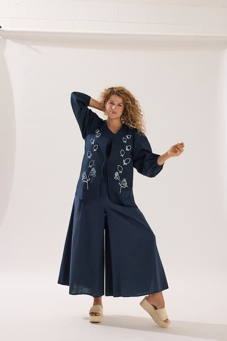 Giacca leggera dal taglio svasato con ricami, scollo a V e maniche a palloncino