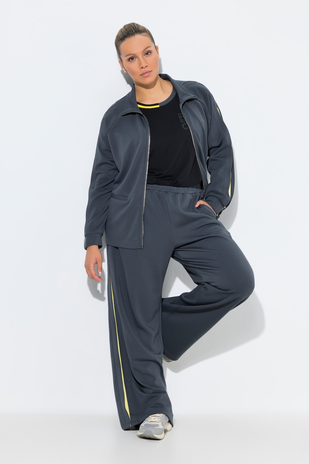 Trainingsbroek, zijsplit, wijde pijpen, elastische tailleband