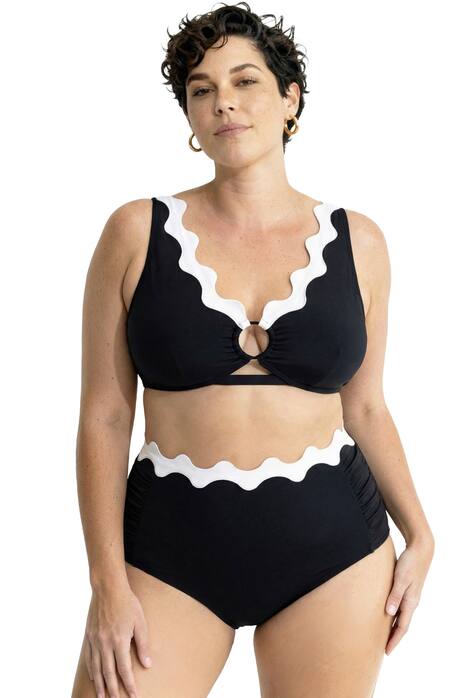 Bikiny, vlnité okraje, měkké košíčky, nastavitelná ramínka podprsenky, recyklovaný materiál