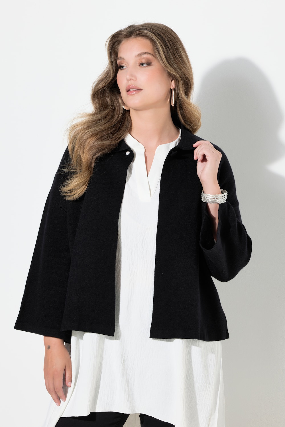 Cardigan, kappeform, brede 3/4-lange klokkeærmer