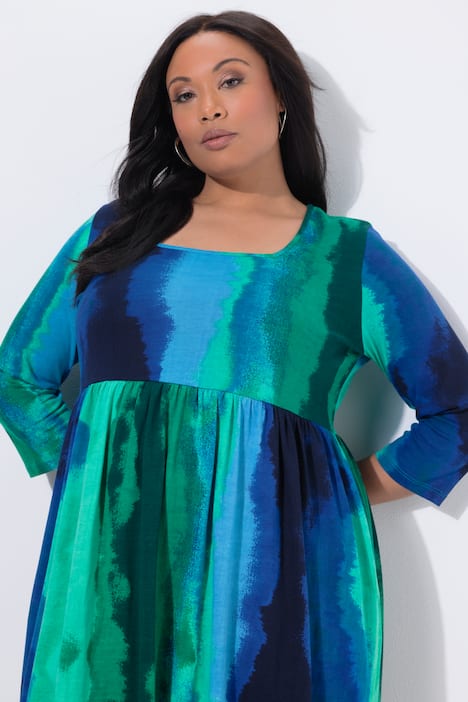 Robe maxi motif Batik, décolleté carré et manches 3/4, coupe évasée