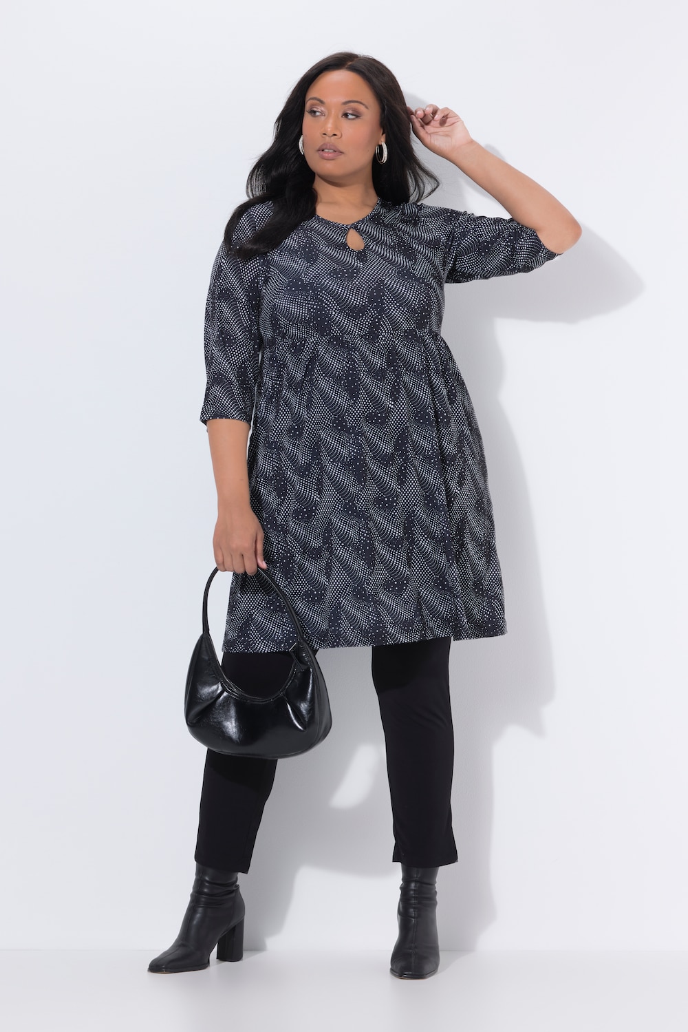 Lang T-shirt, grafisk print, A-form, rund hals, 3/4-lange ærmer