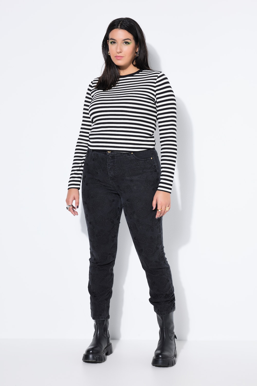 Mom-jeans, flowerborduursel voorop, 5-pocket