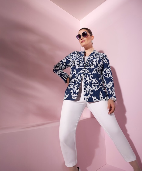 Blazer di jacquard con ricami, revers e abbottonatura