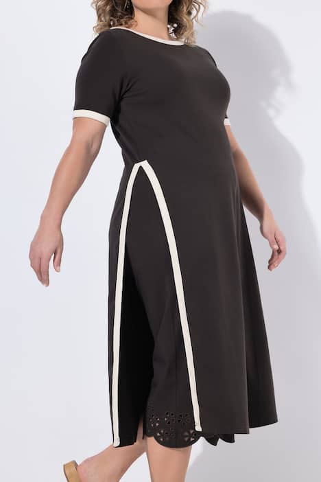 Top lungo con bordi decorativi, scollo a barca