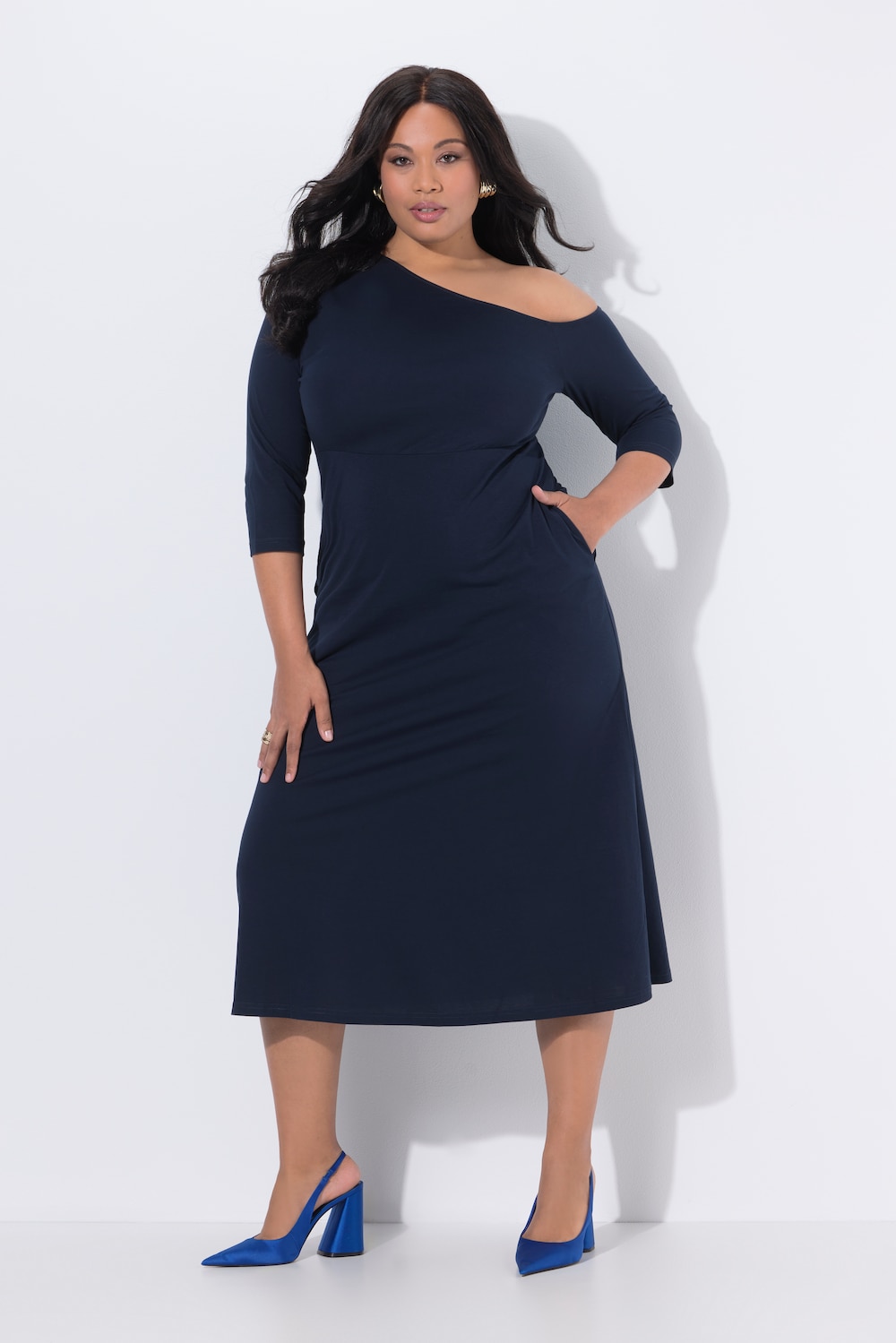 Maxikjole, uden skulder i venstre side, A-form, 3/4-lange ærmer