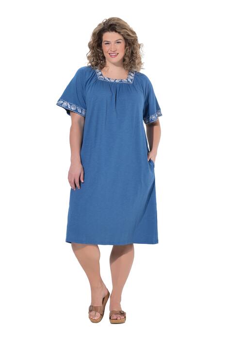 Midi šaty, vyšívaný lem, výstřih Carree, křídlový poloviční rukáv