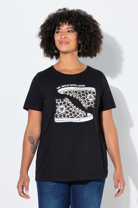 T-shirt manches courtes et motif chaussures de sport, coupe Comfort Fit