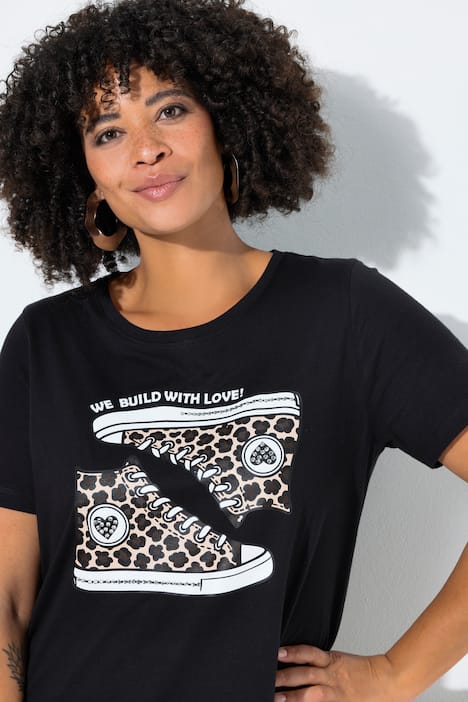 T-shirt manches courtes et motif chaussures de sport, coupe Comfort Fit