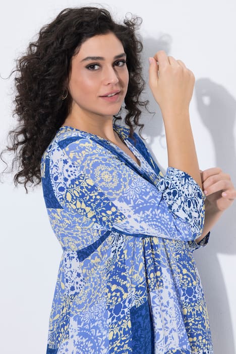 Sukienka, wzór kafelek, trapezowy krój, dekolt w serek, rękaw 3/4