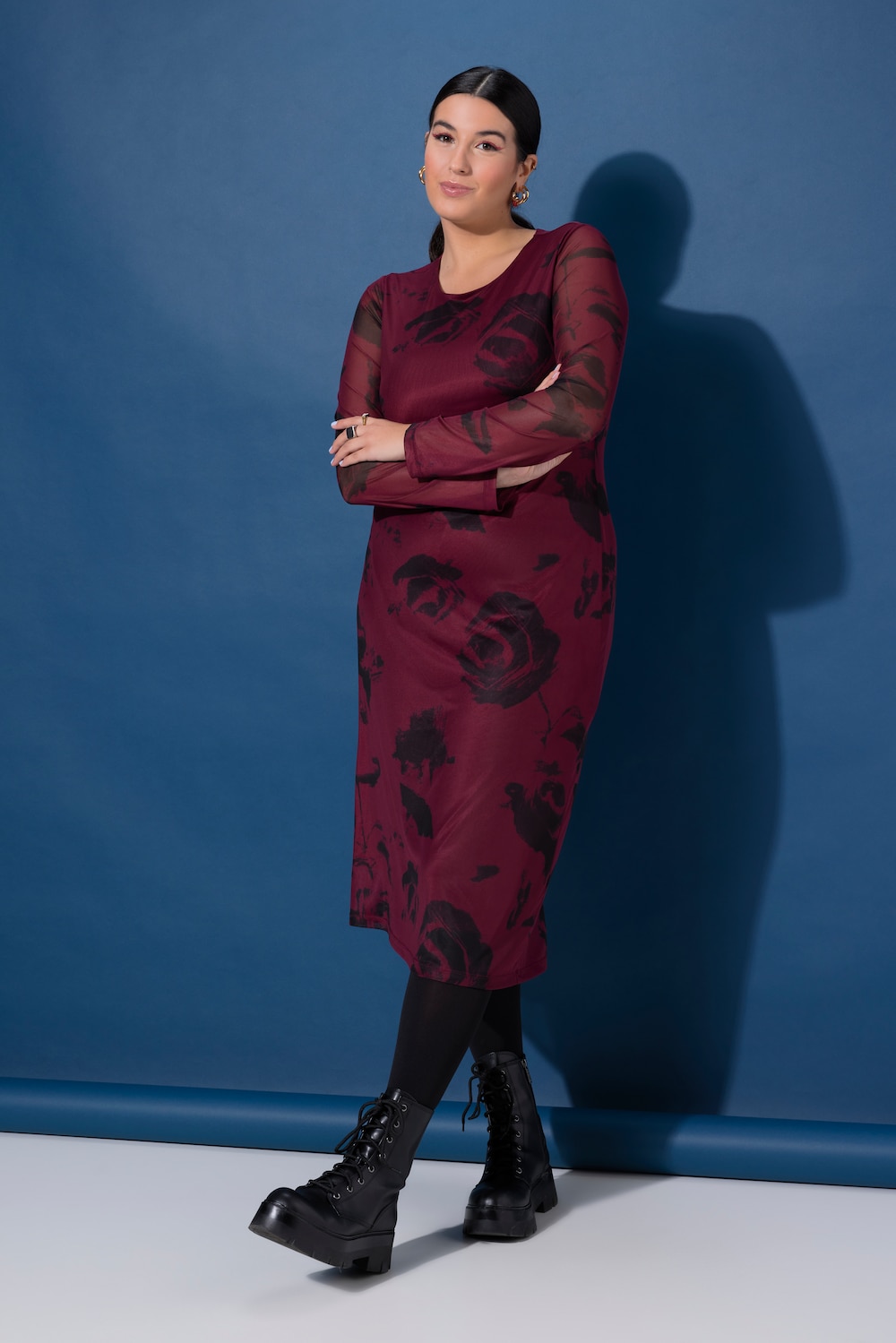 Maxikjole, slank pasform, mesh med motiv, lange ærmer