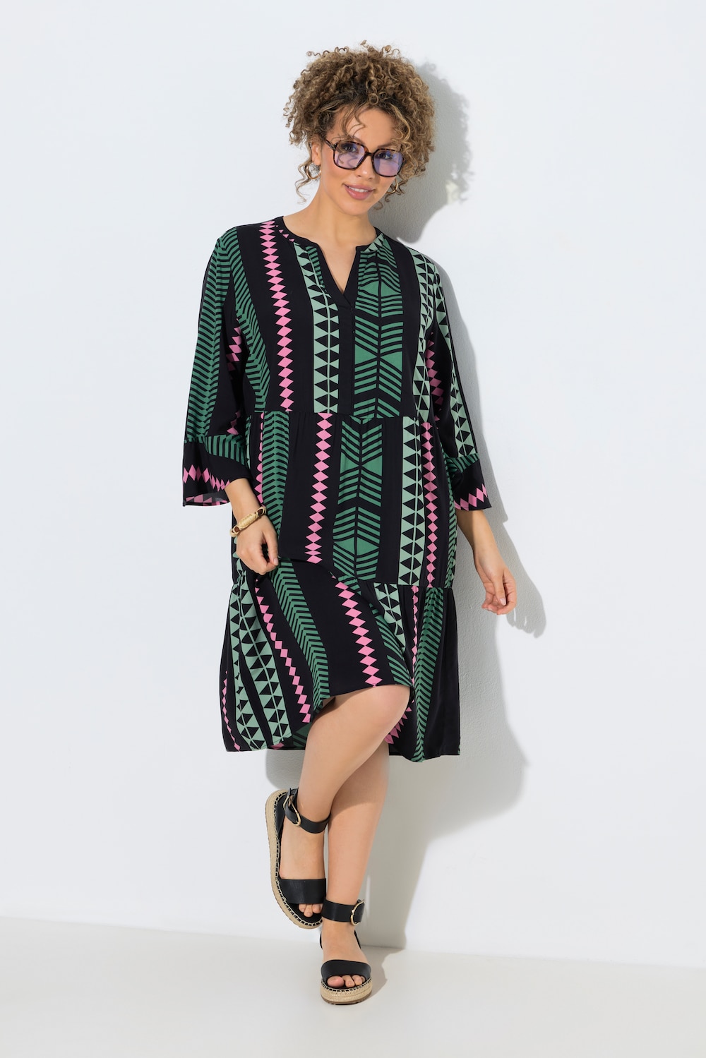 Kleid, grafischer Druck, Tunika-Ausschnitt, 3/4-Arm