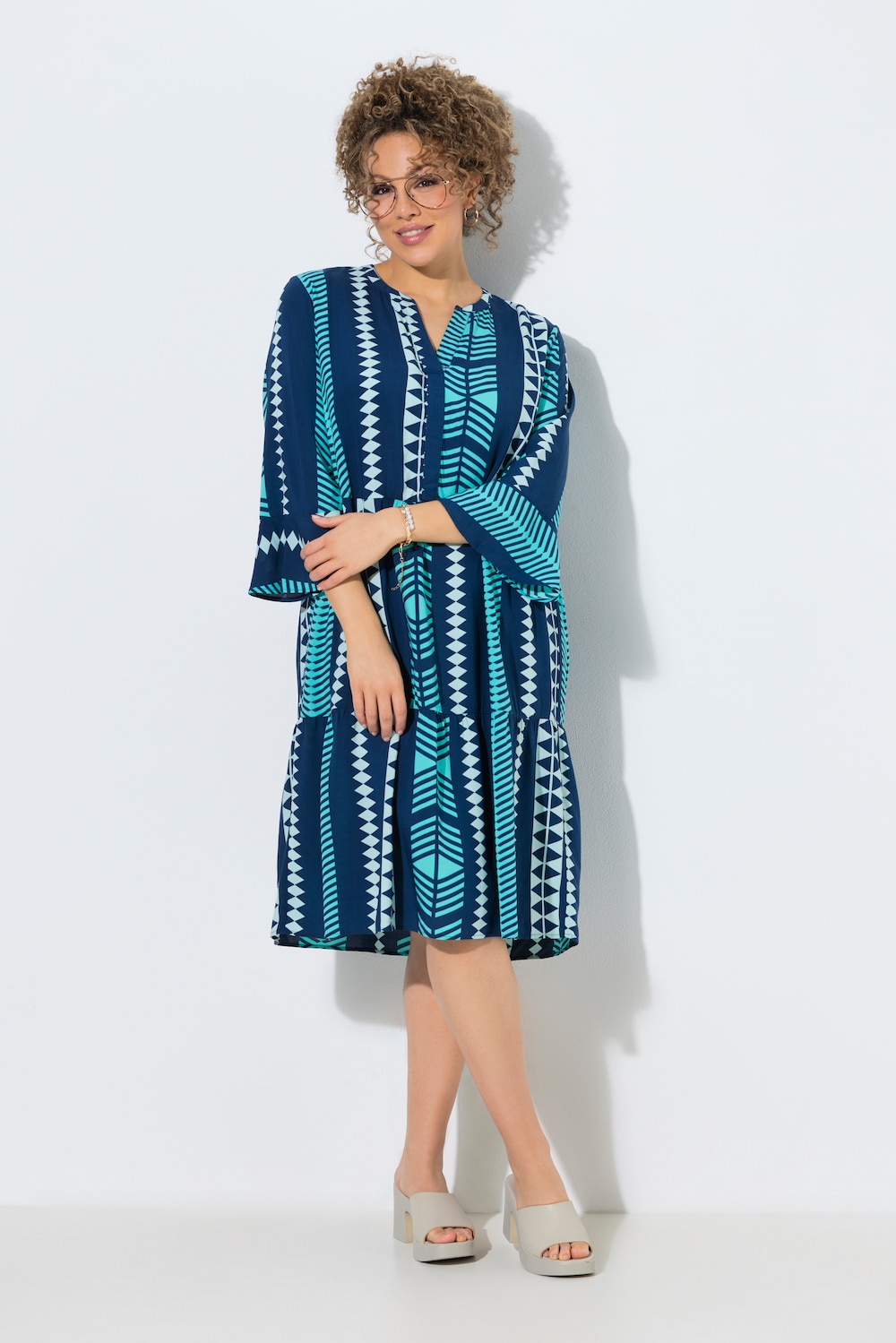 Kleid, grafischer Druck, Tunika-Ausschnitt, 3/4-Arm