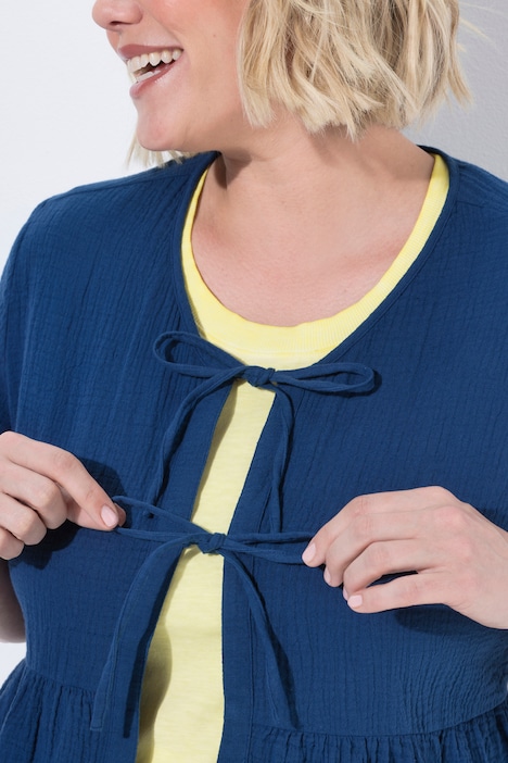 Blusa de muselina, cierre con lazo, escote en V, media manga