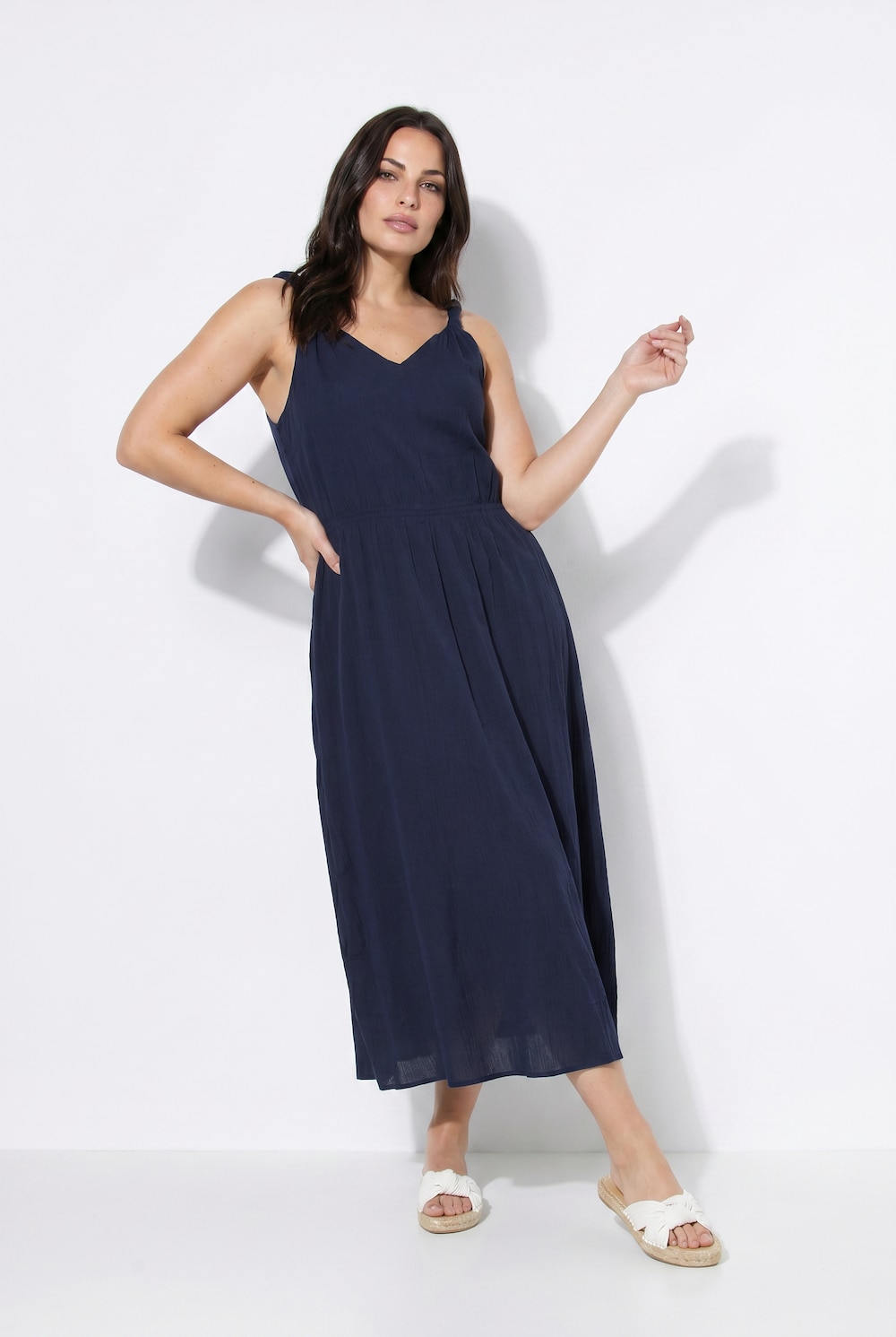 Maxi-jurk, gedraaide schouderbandjes, V-hals, mouwloos