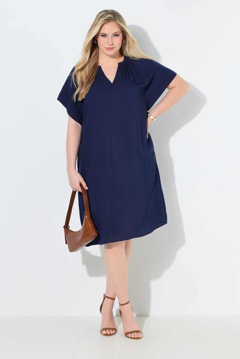 Kleid, Leinenoptik, Tunika-Ausschnitt, Flügelärmel