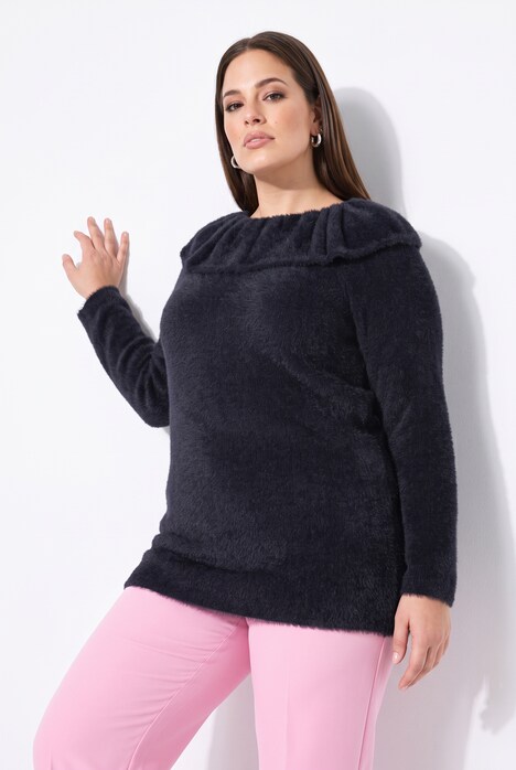 Sweter, regularny krój, fantazyjny splot, falbana przy dekolcie