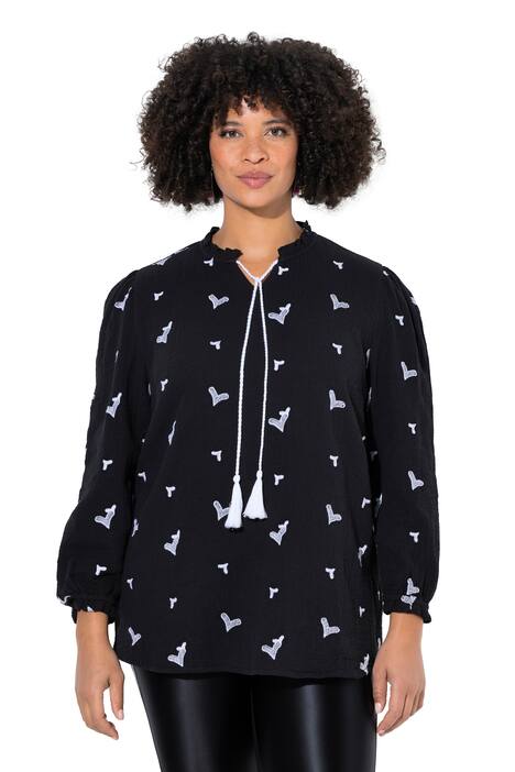 Halenka, A střih, mušelín se srdcovou výšivkou, dlouhé rukávy