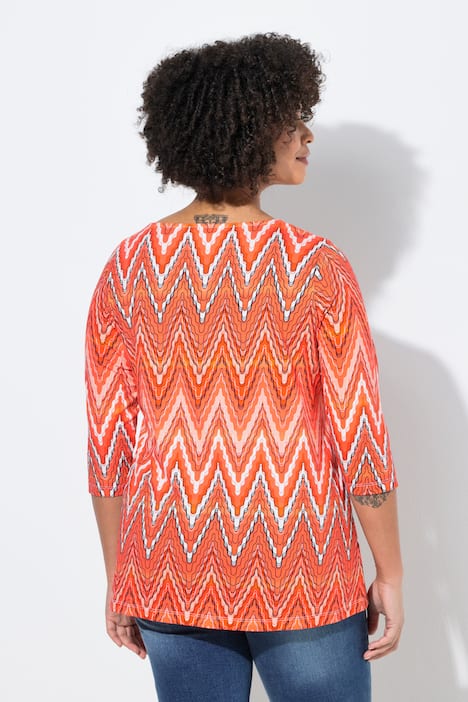 T-shirt, motif à chevrons. Encolure carrée et coupe évasée