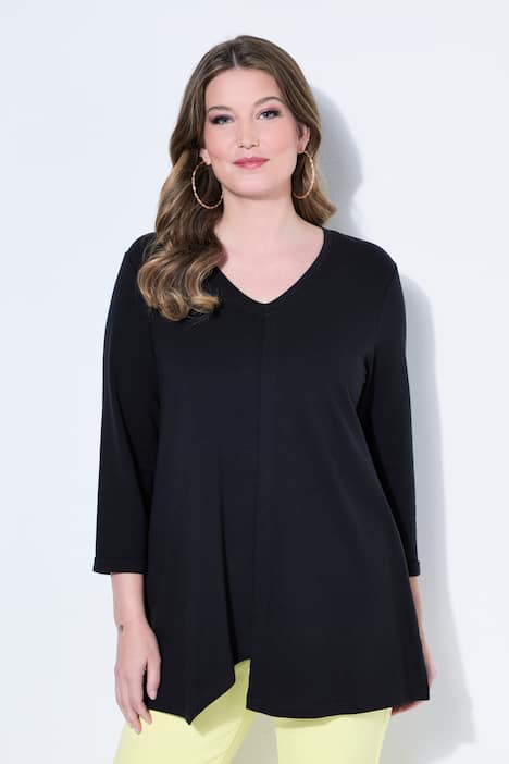 T-shirt dal taglio svasato con orlo asimmetrico e maniche a 3/4