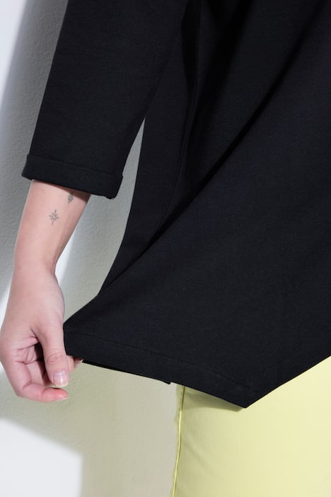 T-shirt dal taglio svasato con orlo asimmetrico e maniche a 3/4