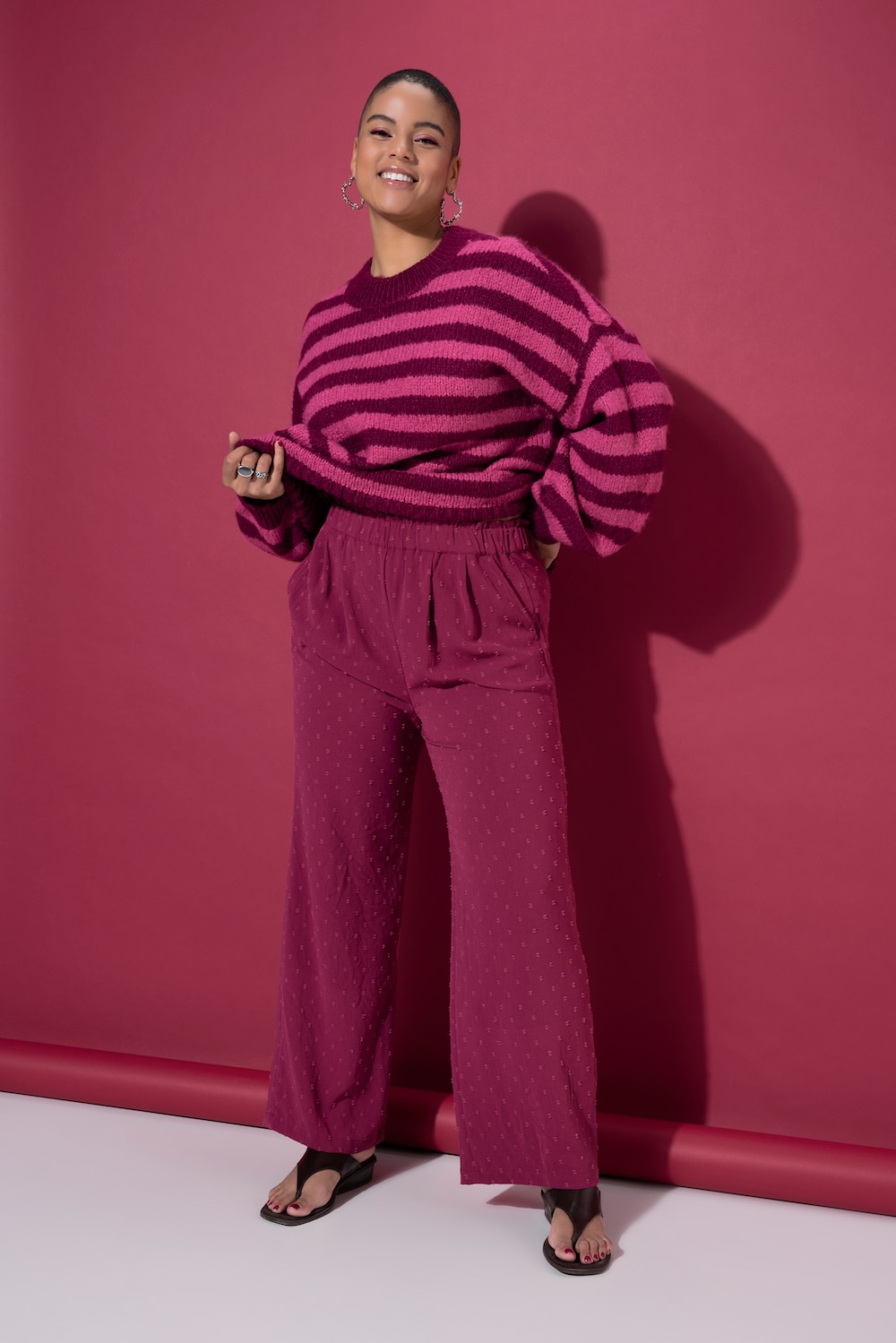 Broek, wijde pijpen, hoge taille, stippenstructuur