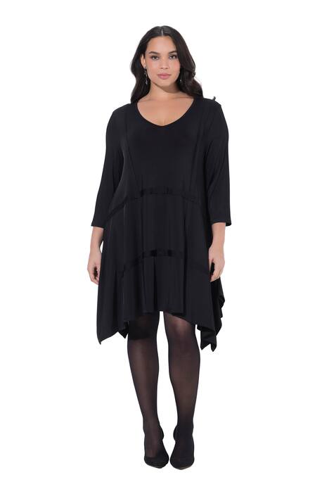 Slinky šaty s cípovým lemem