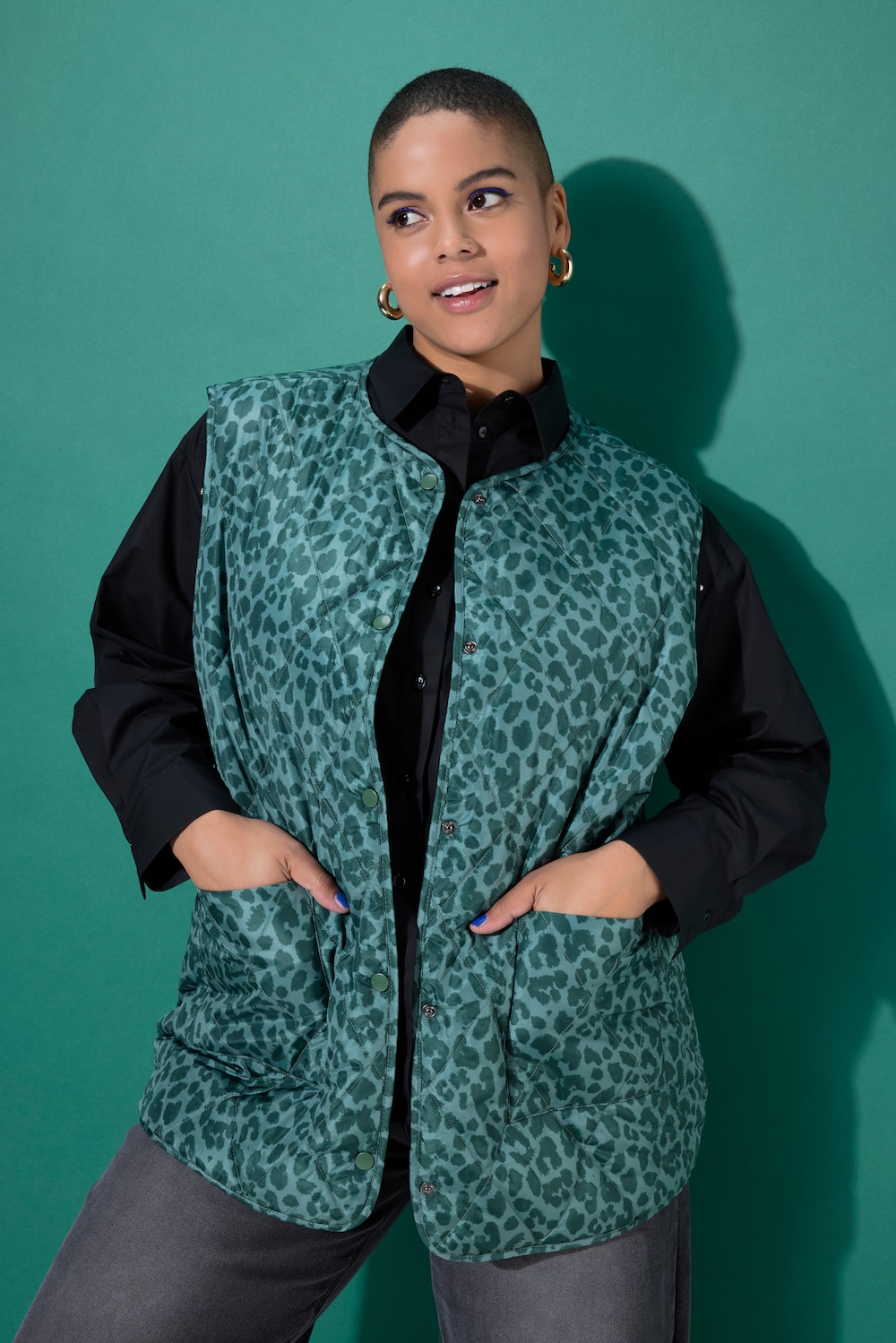 Doorgestikt mouwloos vest, oversized model, licht doorgestikt, luipaard