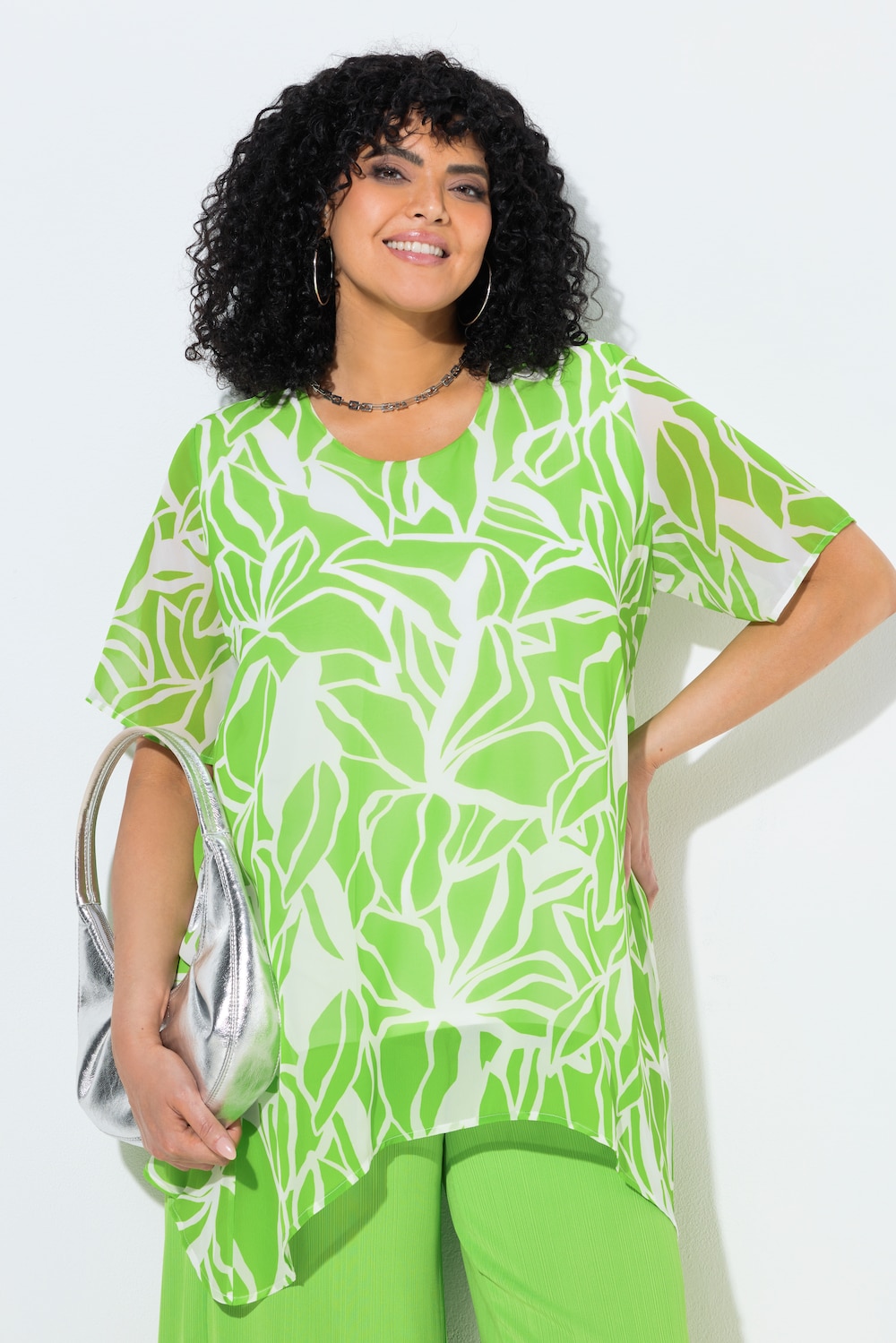 Chiffon-Bluse, Rückenschlitz, Rundhals, Halbarm