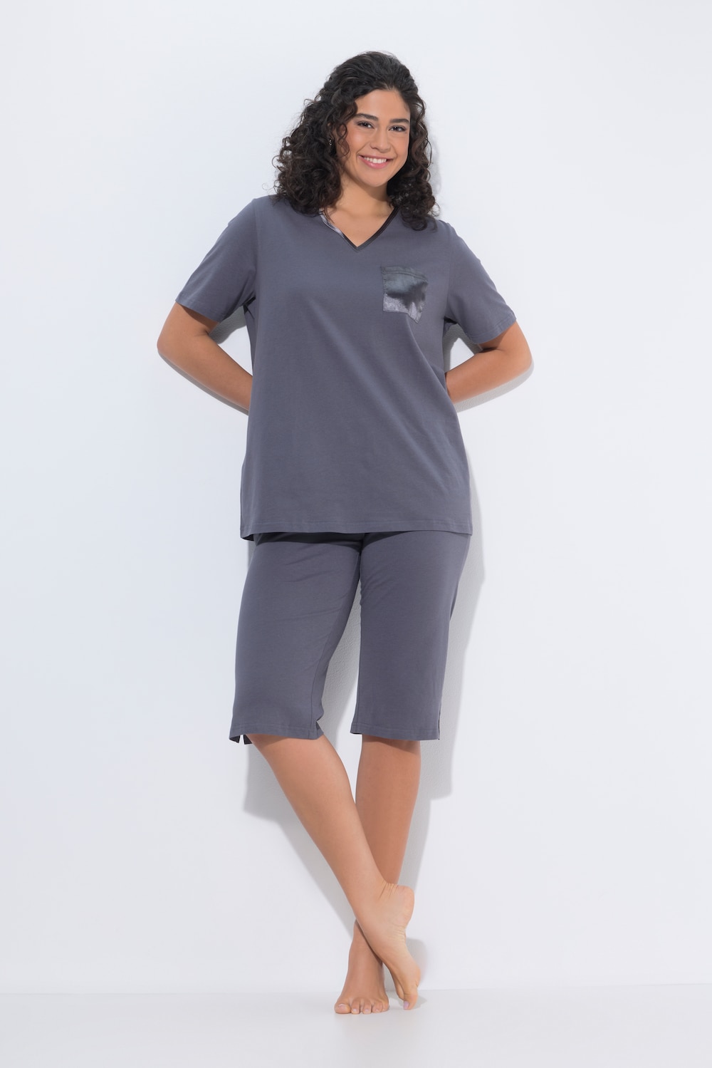 Pyjama, satijnen borstzak, V-hals, korte mouwen