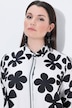 Satinblus med blommor, oversized, skjortkrage och trekvartsärm
