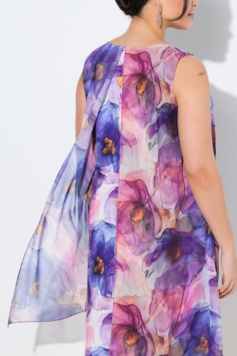 Abito di chiffon dal taglio svasato e con fuori, scollo a girocollo e senza maniche