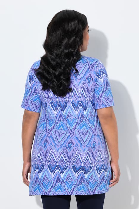 Długa bluzka, graficzny nadruk, dekolt w serek, rękaw 1/2